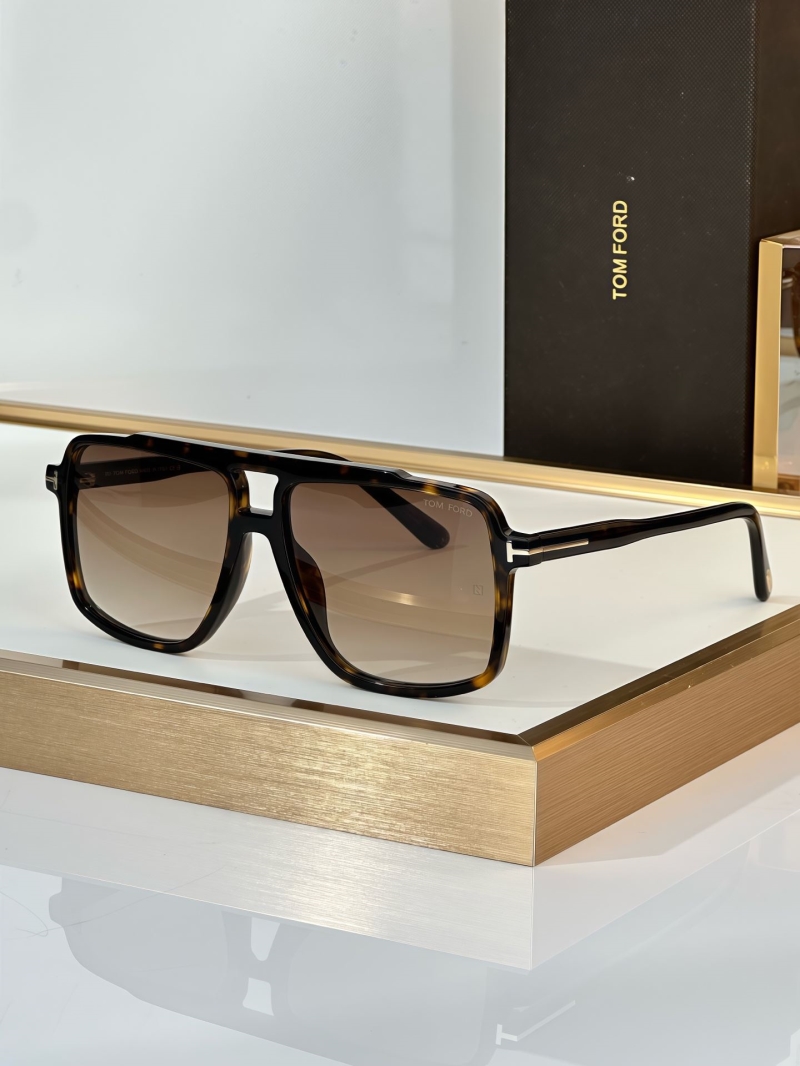 TOM FORD